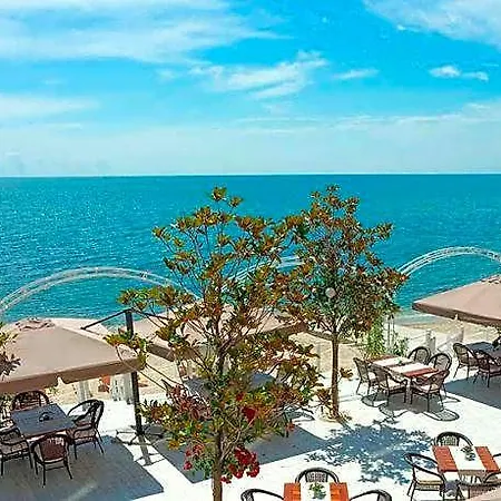 Luxurious And Panoramic At The Beach.