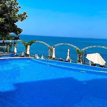 Ξενοδοχείο Luxurious And Panoramic At The Beach. 5*