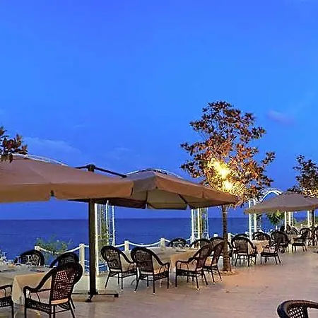 Luxurious And Panoramic At The Beach. Appartement Varna