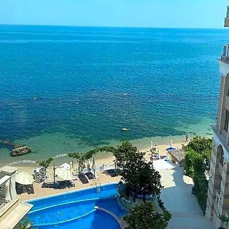 Luxurious And Panoramic At The Beach. Apartament *